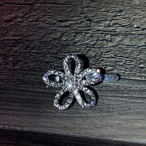 Swarovski crystal Hand Made magnetic Flower Barrette hair clips. 0.75 inches. - Picture 7 of 12